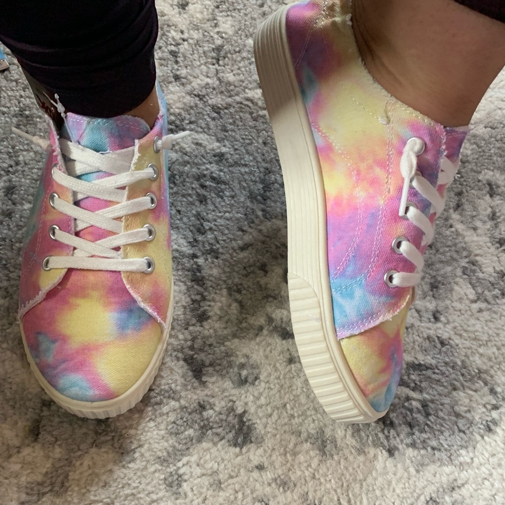 BNWT madden girl tie dye sneakers
